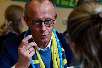 Merz fraråder egne barn å flytte til USA