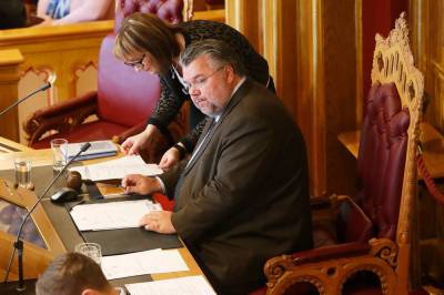 width=device-width, initial-scale=1, viewport-fit=cover