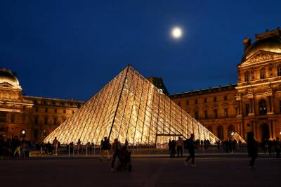 Siktet etter Louvre-ranet – er tidligere museumsvakt