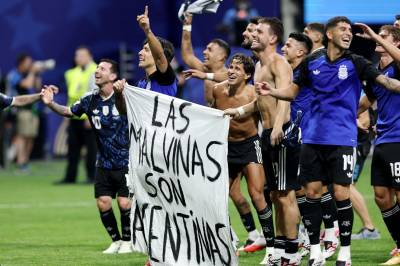 Full ordkrig før VM-finalen: – Utesteng dem!