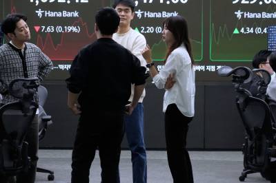 Asia-markeder avventer sentralbankuke mens japansk økonomi skuffer