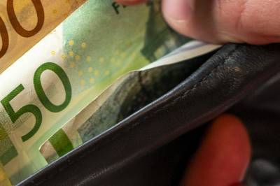 width=device-width, initial-scale=1, viewport-fit=cover