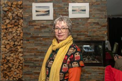 Vellykket utstillingsåpning for Tingvoll kunstlag: – Jeg liker ro og fred