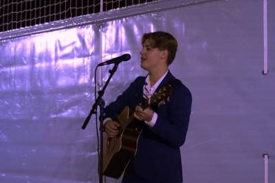 Den store overraskelsen var bak skilleveggen