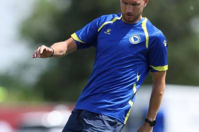Dzeko er benket