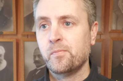 - Preger oss personlig