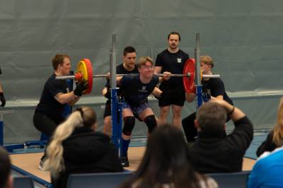 Video: Styrkeløft i Stamneshallen