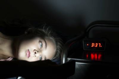 Halvparten av norske barn sover for lite. Forskerne tror de vet hvorfor
