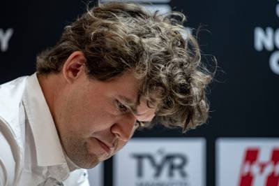 Carlsen med drømme­start i hurtig­sjakk-VM