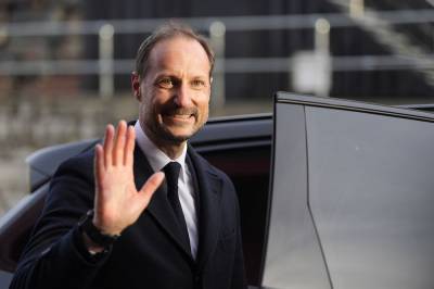 Direkte fra 20.00: Kong Haakon holder sin første tale under en stortingsmiddag