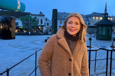 Vigdis Hella gir deg direktesendt TV fra Larvik