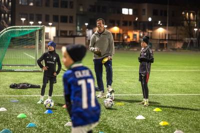 Trener hver dag før skolen: – Jeg tror de synes det er gøy