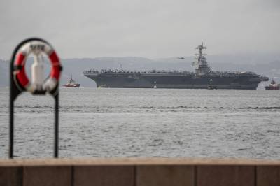 Verdens største hangarskip hjemme fra krigen i Iran