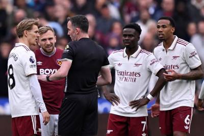 Vanvittig VAR-drama da Arsenal tok langt steg mot tittelen: – Å, herregud