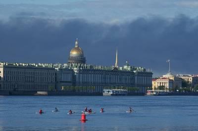 Ukraina angriper: Store røykskyer over St. Petersburg