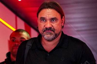 Suksesstrener Daniel Farke gjør klar signaturpennen hos Leeds