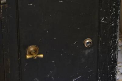 Fant mystisk safe på loftet