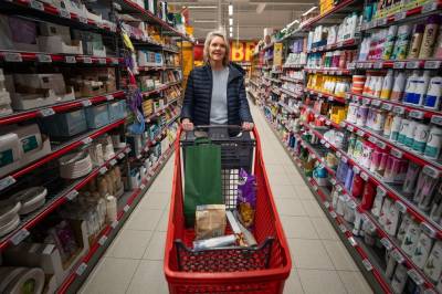 Listhaug frir til diesel­kameratane – vil få med Høgre og Sp på å kutte matmomsen