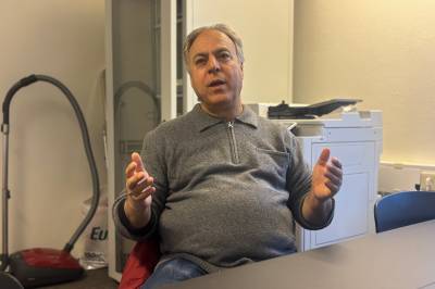 39 år siden han kom flyktning: – Folk orker ikke mer