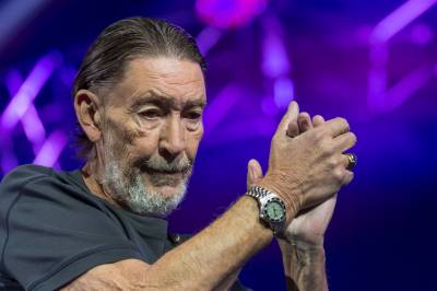 Driving home for christmas-sangeren er død