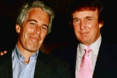 Hevder Trump forgrep seg på henne da hun var barn