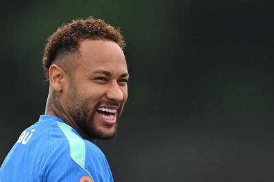 Neymar spilleklar fra start