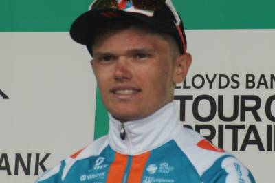 Den skotske syklisten Oscar Onley, som endte på fjerdeplass i Tour de France 2025, trekker seg på grunn av en «alvorlig skulderskade»