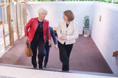 Vil private pengeenheter skvise ut vanlige penger?