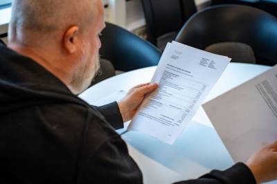 - Skriver de faktura med gaffel?