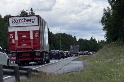 Stillestående kø på E134
