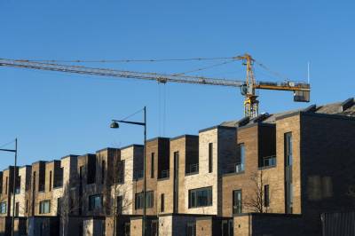 Boligboomen drøyer: Regjeringen kutter forventningene