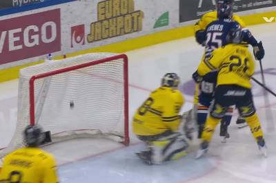 Lucas Elvenes med mål mot HV71