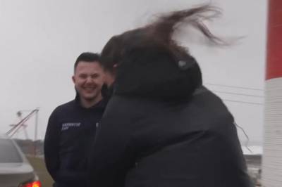 Kjenner på stormen i sandaler