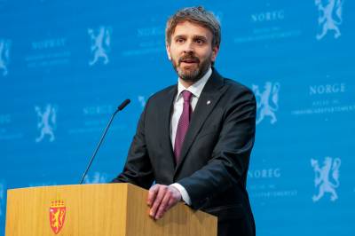 Opptrappingsplan til 3 milliarder evalueres kontinuerlig