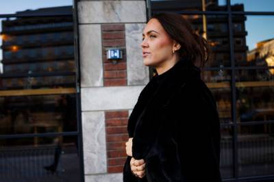 Tidligere Elden-partner Belinda Boothby: – Jeg er drittlei av menn 50 pluss som skal skryte