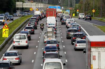 Strammer inn: Varsler «inngripende tiltak»