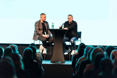 Omsatte for 5,3 milli­arder. Snart åpner de to nye butikker.