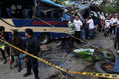 Minst 19 døde etter at buss ble truffet av veibombe i Colombia
