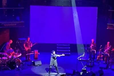 Laurie Anderson with Sexmob - Let X=X (Live)