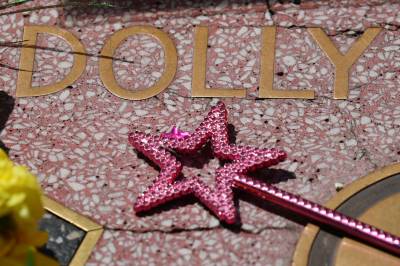 Dolly Parton får ny stjerne på Hollywood Walk of Fame