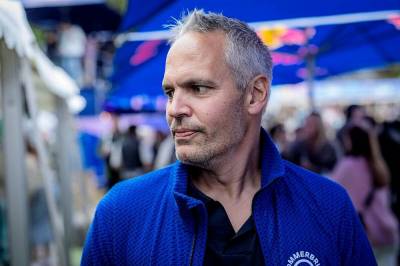 Slakter egen booking: – Et nytt bunnivå
