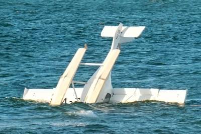Fly havnet opp ned i vannet i Danmark – nordmann var om bord