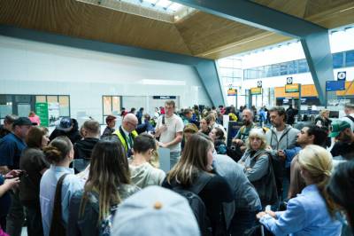Kaos på Flesland: – Tror jeg må sove på gulvet