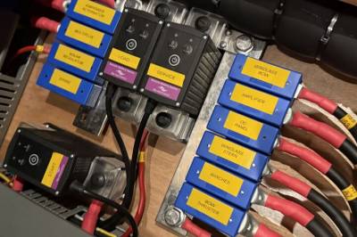 Vi sjekke båtens elektriske anlegg