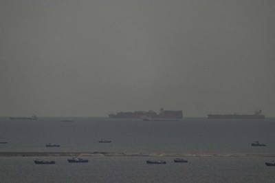 De første skipene har kommet seg gjennom Hormuzstredet