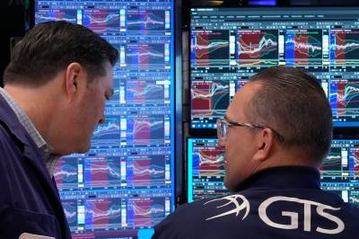 Bred oppgang i New York – Apple faller etter nyheten om sjefsbytte