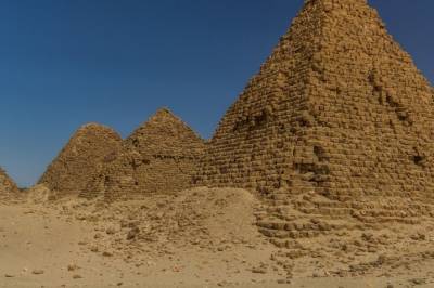 De erobret oldtidens Egypt og bygde sine egne pyramider. Nå er et av deres store templer undersøkt