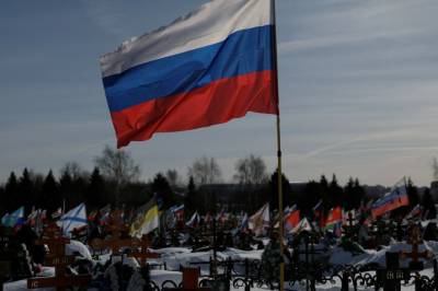 352 000 i Putins graver