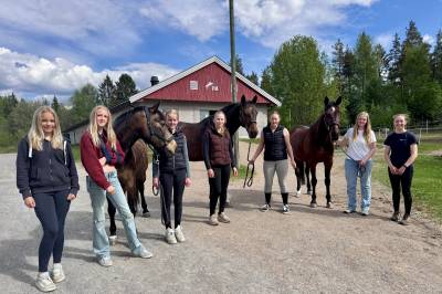 Ridesenterets ungdommer trår til: – Kom og besøk oss!