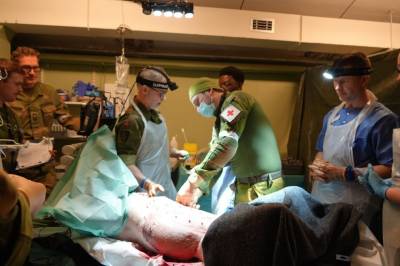 Trener på krigsoperasjoner med levende griser: – Nyttig og nødvendig